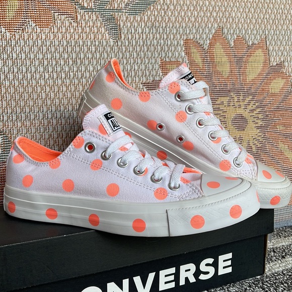 Converse WMNS 560629F
CTAS OX
WHITE/CRIMSON PULS Sneakers - Picture 6 of 16